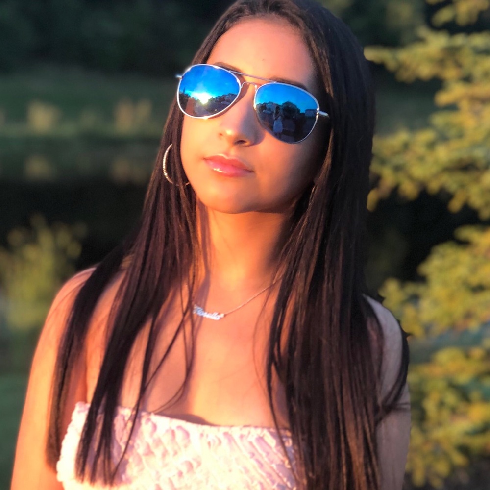 Meet your Posher, Fiorella